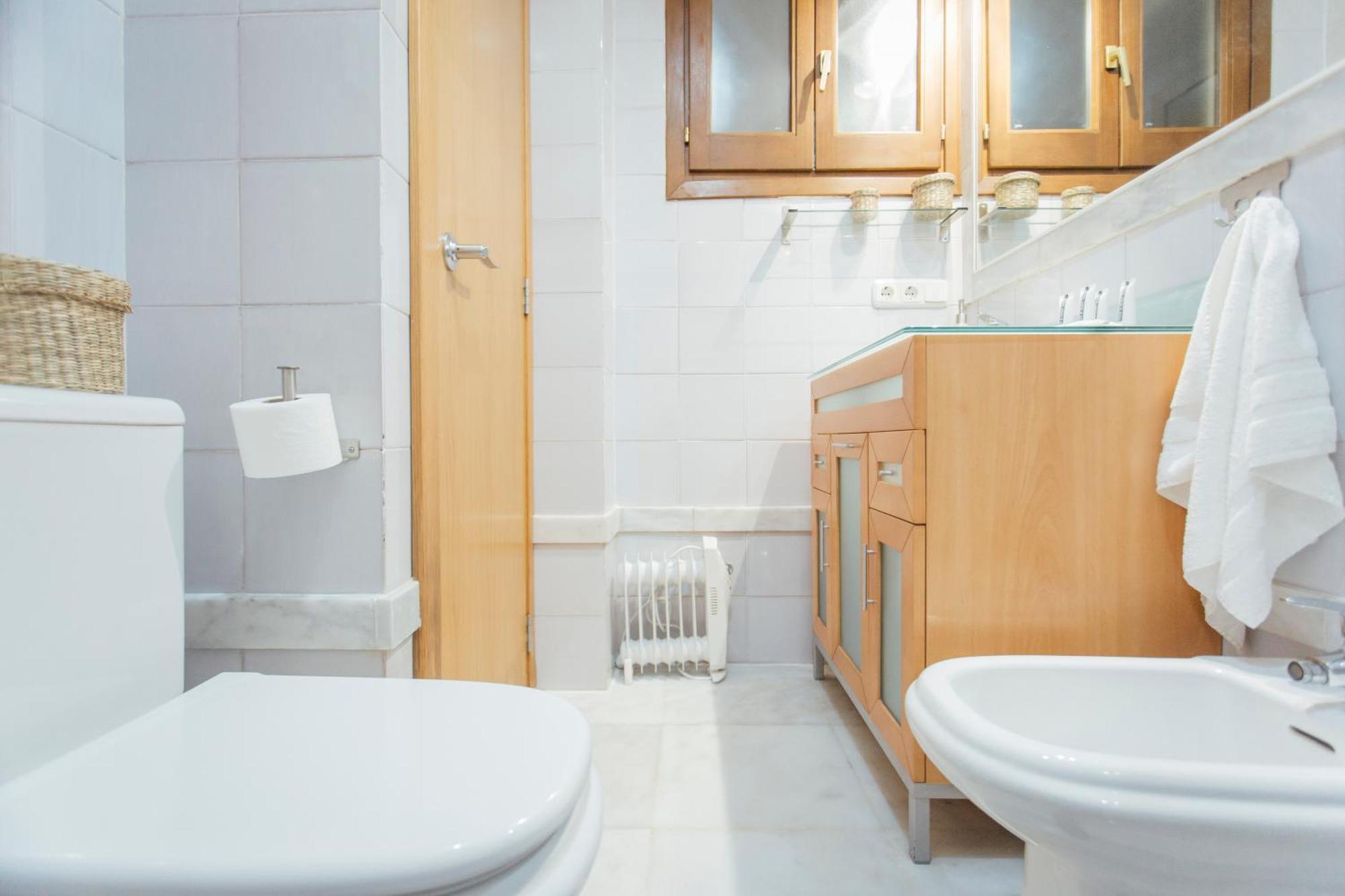 דירות סביליה Beautiful And Cozy- 1Bd 1Bth- Arenal Center מראה חיצוני תמונה