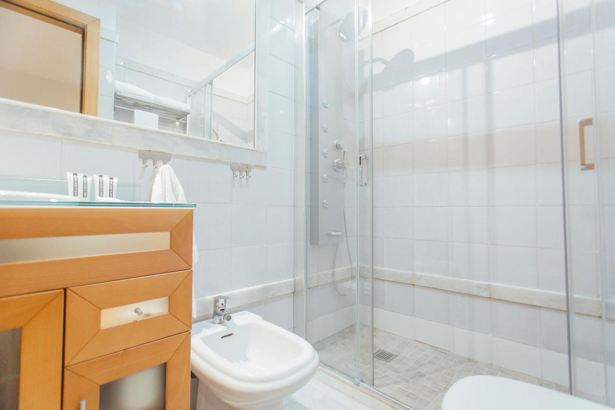 דירות סביליה Beautiful And Cozy- 1Bd 1Bth- Arenal Center מראה חיצוני תמונה